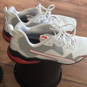 Puma Men's White and Red Athletic Shoes